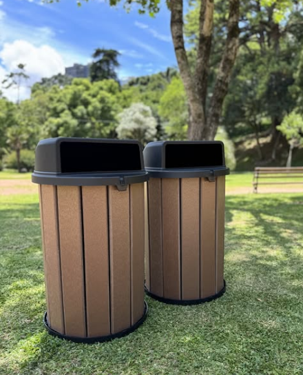 LIXEIRA URBANA COM TAMPA